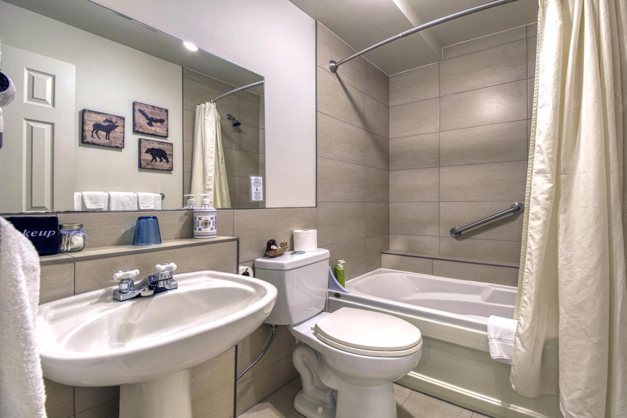 Auberge Le Lupin-Self Check-In มงต์-ทร็องบล็องต์ ภายนอก รูปภาพ