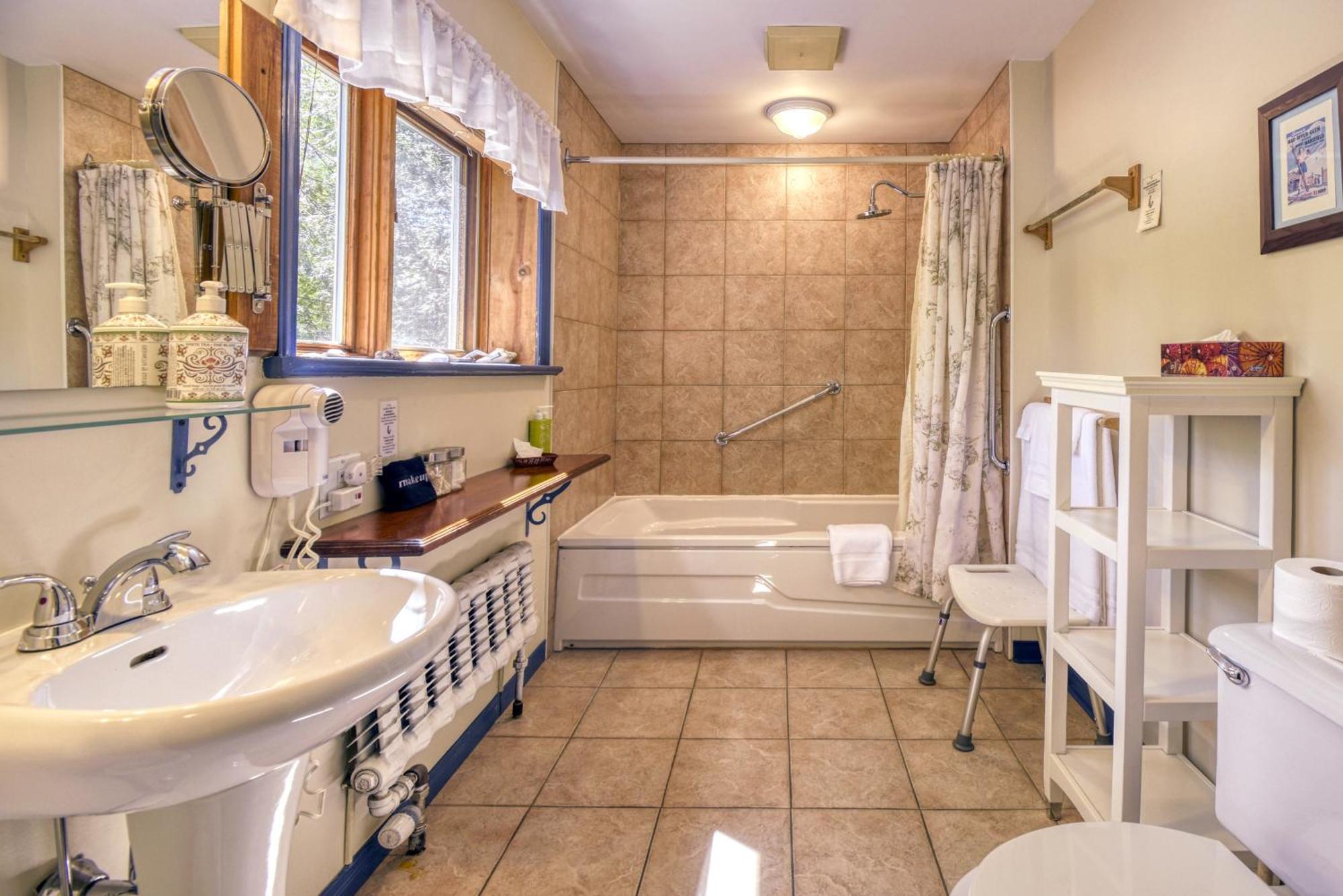 Auberge Le Lupin-Self Check-In มงต์-ทร็องบล็องต์ ภายนอก รูปภาพ